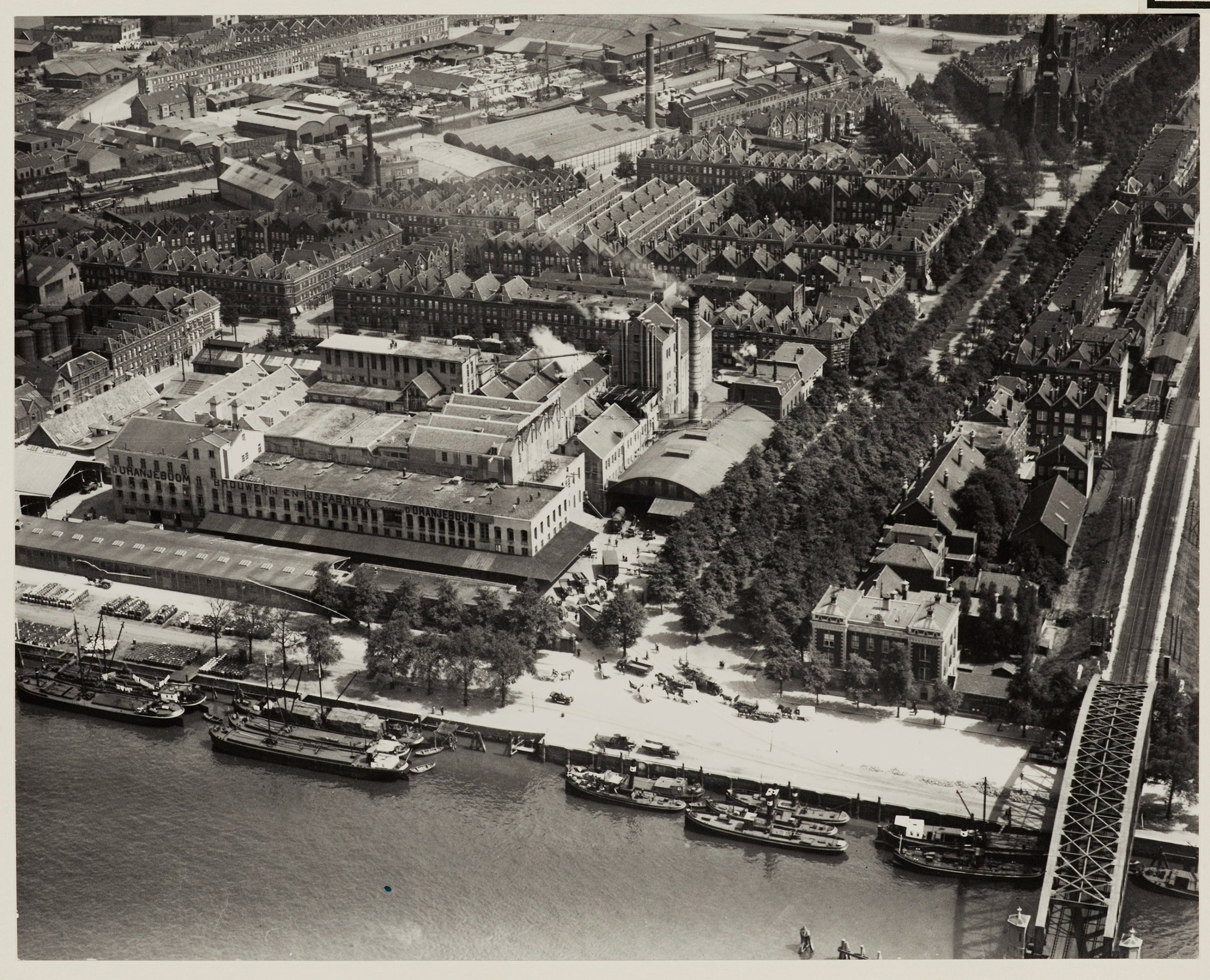 Luchtoverzicht van de Oranjeboomstraat 1922 Luchtoverzicht van de Oranjeboomstraat 1922